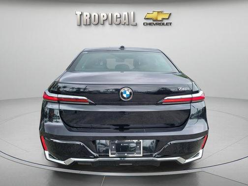 Black Sapphire Metallic 2025 BMW 740 i