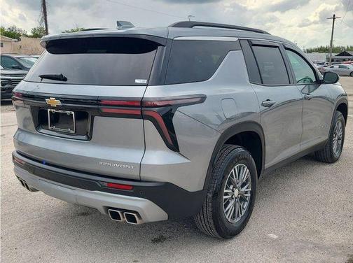 Sterling Gray Metallic 2025 Chevrolet Traverse LT