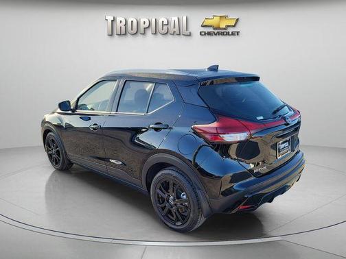 Super Black 2023 Nissan Kicks SV