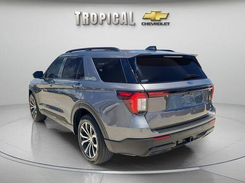 Gray Metallic 2025 Ford Explorer ST-Line