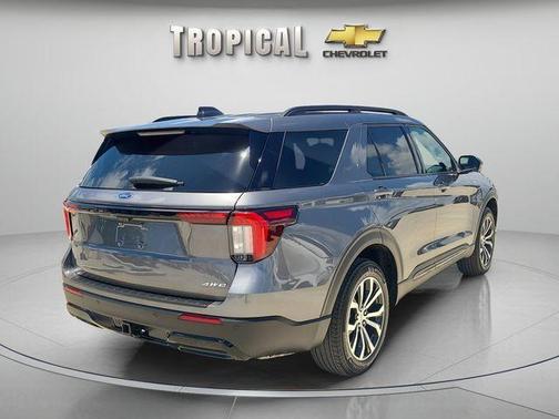 Gray Metallic 2025 Ford Explorer ST-Line