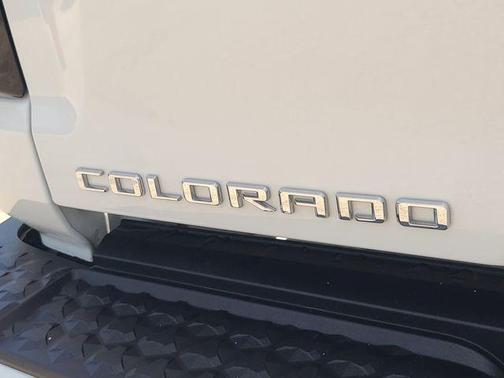 Summit White 2023 Chevrolet Colorado LT