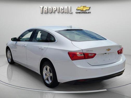 Summit White 2024 Chevrolet Malibu LT