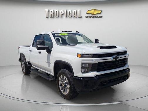 Summit White 2026 Chevrolet Silverado 2500 Custom