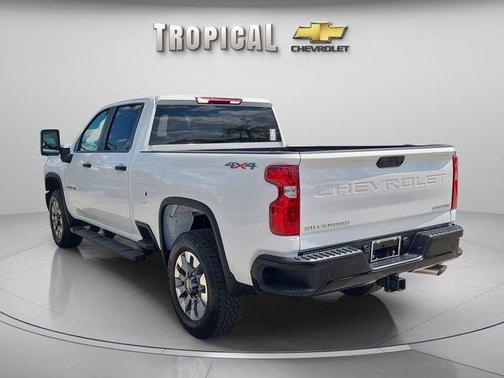 Summit White 2026 Chevrolet Silverado 2500 Custom