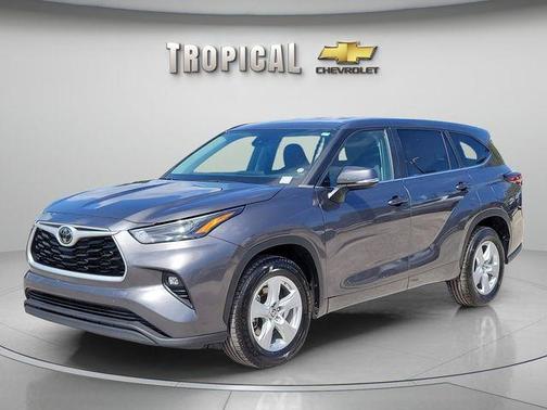 Black 2024 Toyota Highlander LE