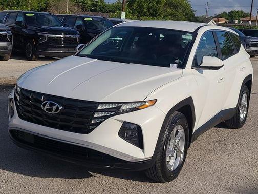 White Pearl 2024 Hyundai TUCSON SE