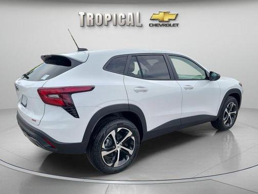 Summit White 2026 Chevrolet Trax 1RS