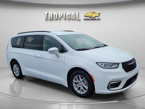 Bright White Clearcoat 2022 Chrysler Pacifica Touring-L