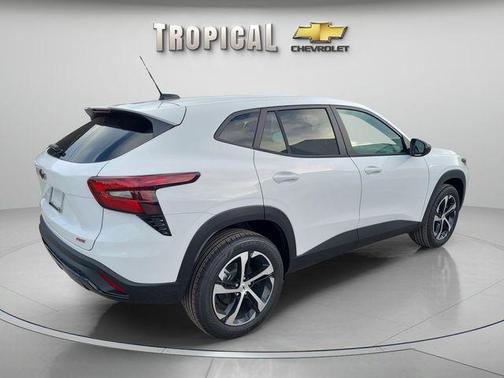 Summit White 2026 Chevrolet Trax 1RS