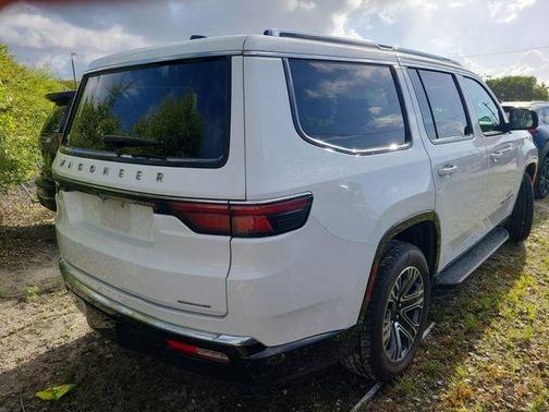 Bright White Clearcoat 2024 Jeep Wagoneer Series II
