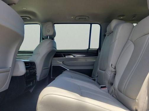 Bright White Clearcoat 2024 Jeep Wagoneer Series II