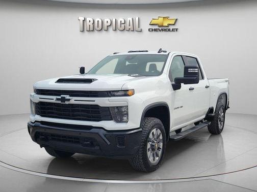 Summit White 2026 Chevrolet Silverado 2500 Custom