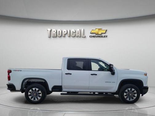 Summit White 2026 Chevrolet Silverado 2500 Custom