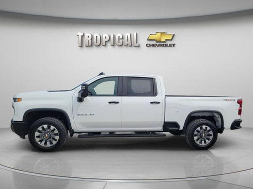 Summit White 2026 Chevrolet Silverado 2500 Custom