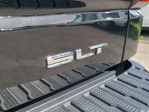 Onyx Black 2023 GMC Sierra 1500 SLT