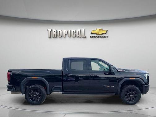 Onyx Black 2024 GMC Sierra 2500 AT4