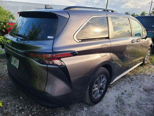 2023 Toyota Sienna XLE