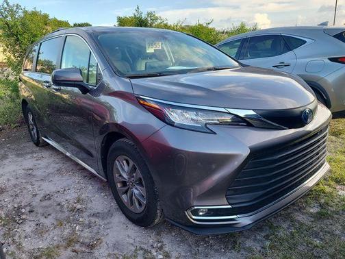 2023 Toyota Sienna XLE