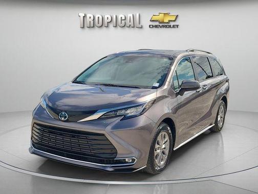 Predawn Gray Mica 2023 Toyota Sienna XLE