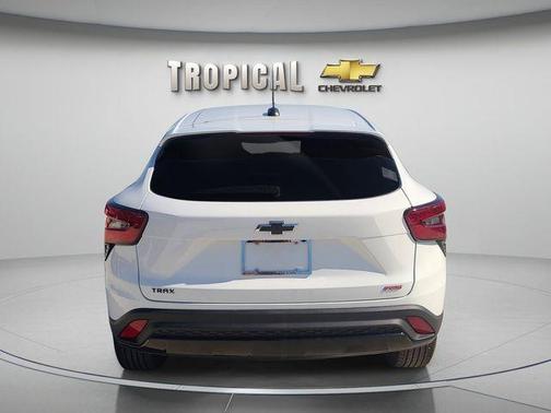 Summit White 2026 Chevrolet Trax 1RS