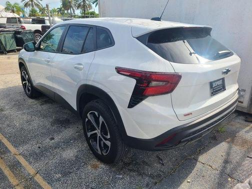 Summit White 2024 Chevrolet Trax 1RS