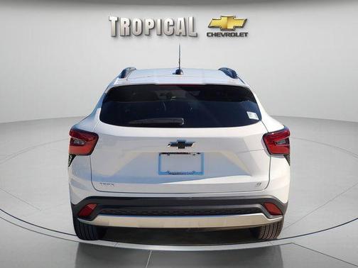 Summit White 2026 Chevrolet Trax LT