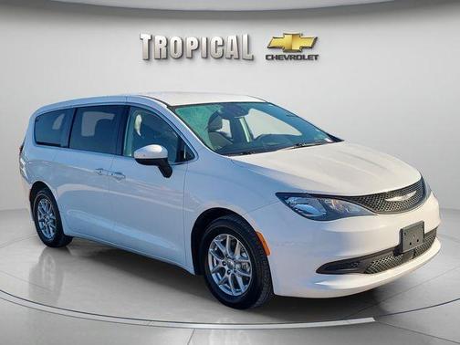 Bright White Clearcoat 2023 Chrysler Voyager LX