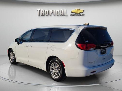 Bright White Clearcoat 2023 Chrysler Voyager LX