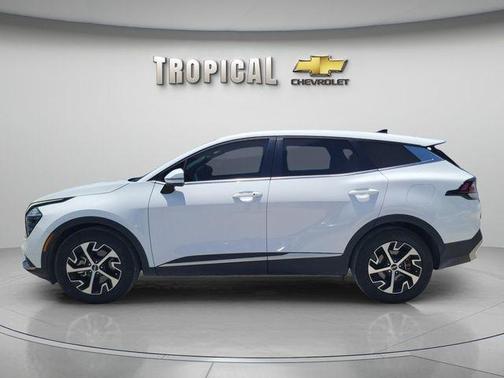 Glacial White Pearl 2024 Kia Sportage EX