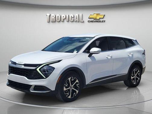 Glacial White Pearl 2024 Kia Sportage EX