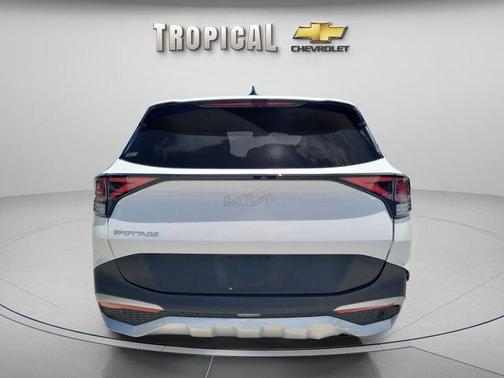Glacial White Pearl 2024 Kia Sportage EX