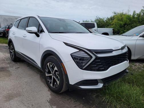 Glacial White Pearl 2024 Kia Sportage EX