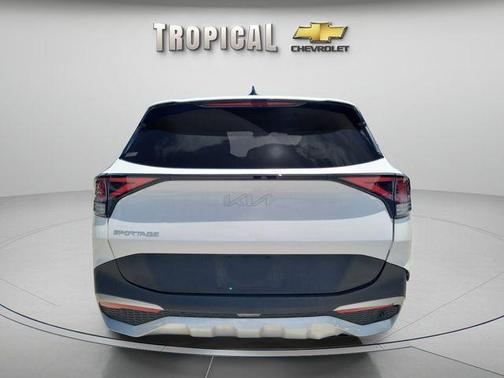 Glacial White Pearl 2024 Kia Sportage EX
