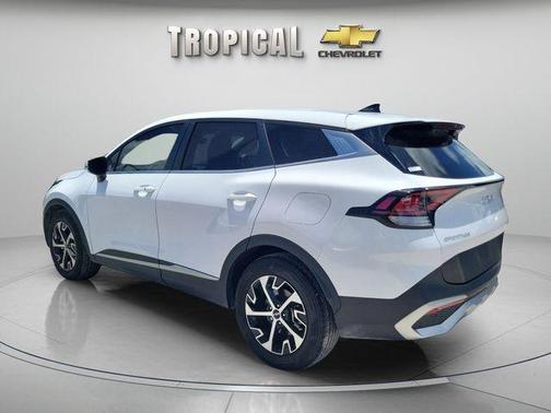 Glacial White Pearl 2024 Kia Sportage EX