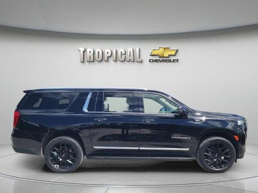 Onyx Black 2022 GMC Yukon XL SLT