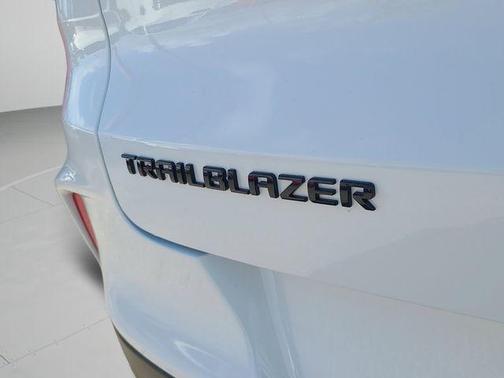 Summit White 2023 Chevrolet Trailblazer RS