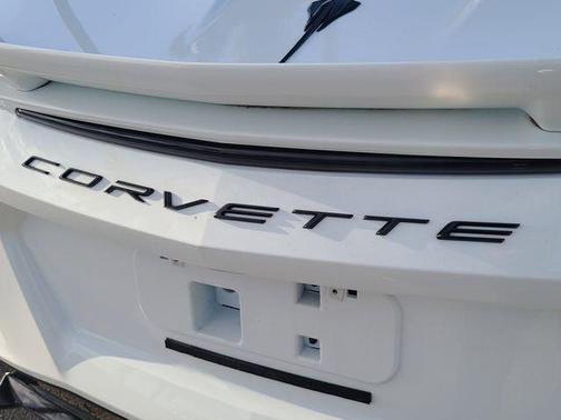 Arctic White 2022 Chevrolet Corvette Stingray w/2LT