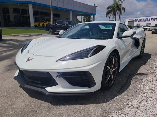 Arctic White 2022 Chevrolet Corvette Stingray w/2LT