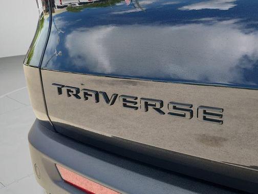 Mosaic Black Metallic 2026 Chevrolet Traverse LT