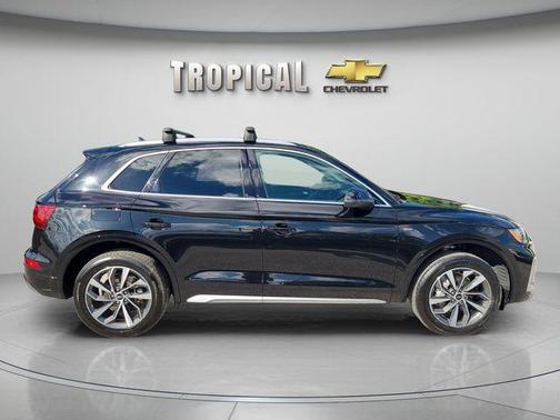 Mythos Black Metallic 2024 Audi Q5 45 S line quattro Premium