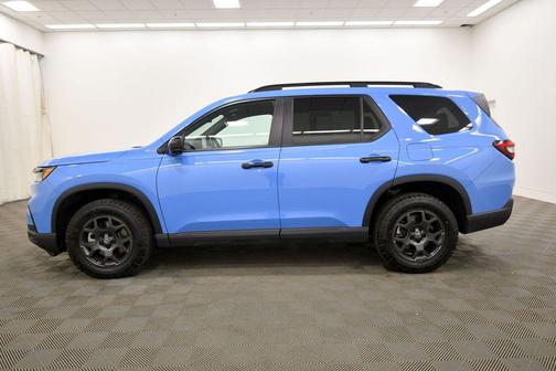 Diffused Sky Pearl 2024 Honda Pilot TrailSport