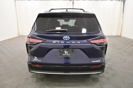 2025 Toyota Sienna Platinum