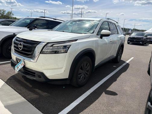 Pearl White Tricoat 2022 Nissan Pathfinder SV 4WD