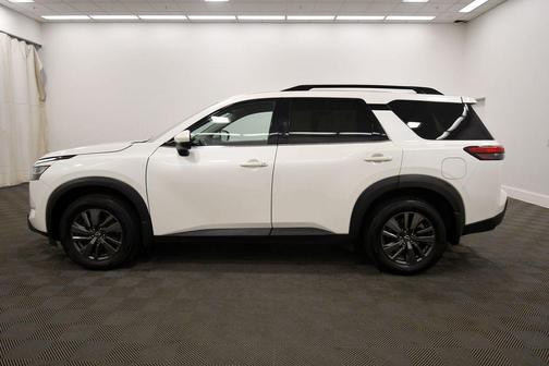 Pearl White Tricoat 2022 Nissan Pathfinder SV 4WD