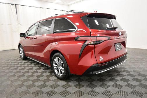 2023 Toyota Sienna Platinum 7 Passenger