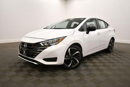 Aspen White Tricoat 2025 Nissan Versa 1.6 S