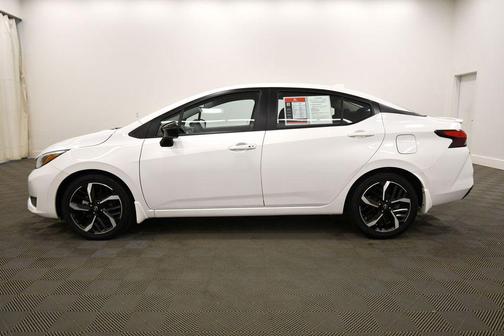 Aspen White Tricoat 2025 Nissan Versa 1.6 S