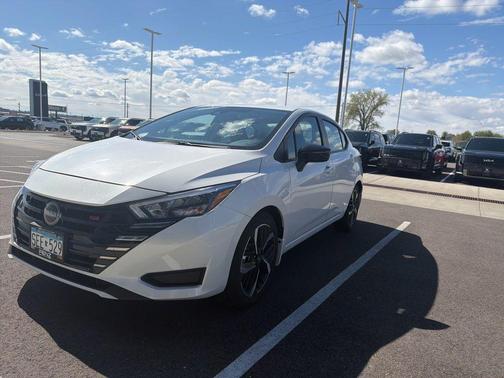 Aspen White Tricoat 2025 Nissan Versa 1.6 S