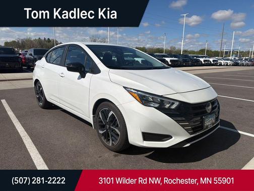 Aspen White Tricoat 2025 Nissan Versa 1.6 S